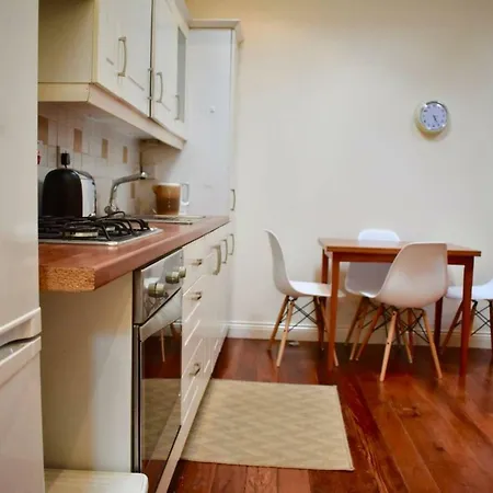 Cosy 2 Bedroom *